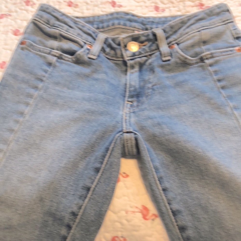 Super cute skinny Levi’s - Picture 2 of 4